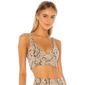 VARLEY Kellam Sports Bra in Mojave Snake - size Small